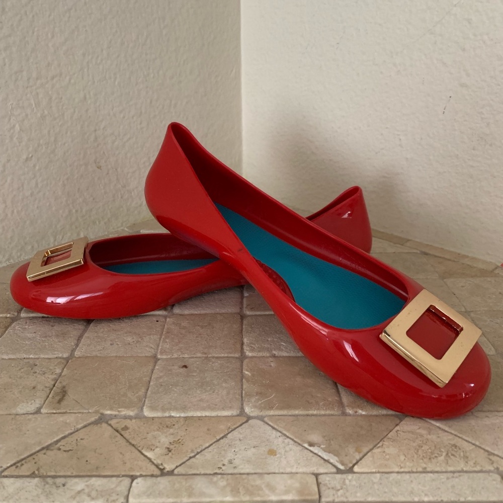 Oka-B red floats with gold buckle